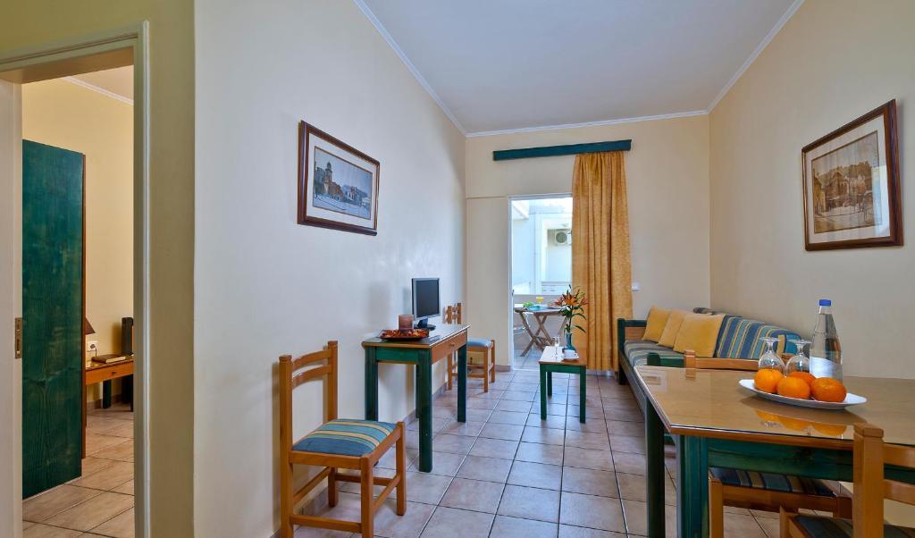 Inea Hotel & Suites Agioi Apostoli  Room photo